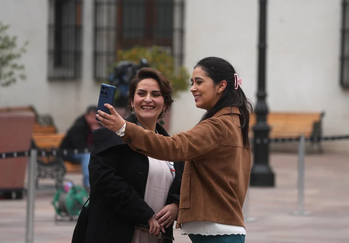 Palacio de La Moneda reabre su paso peatonal en conmemoración al bicentenario de Presidencia